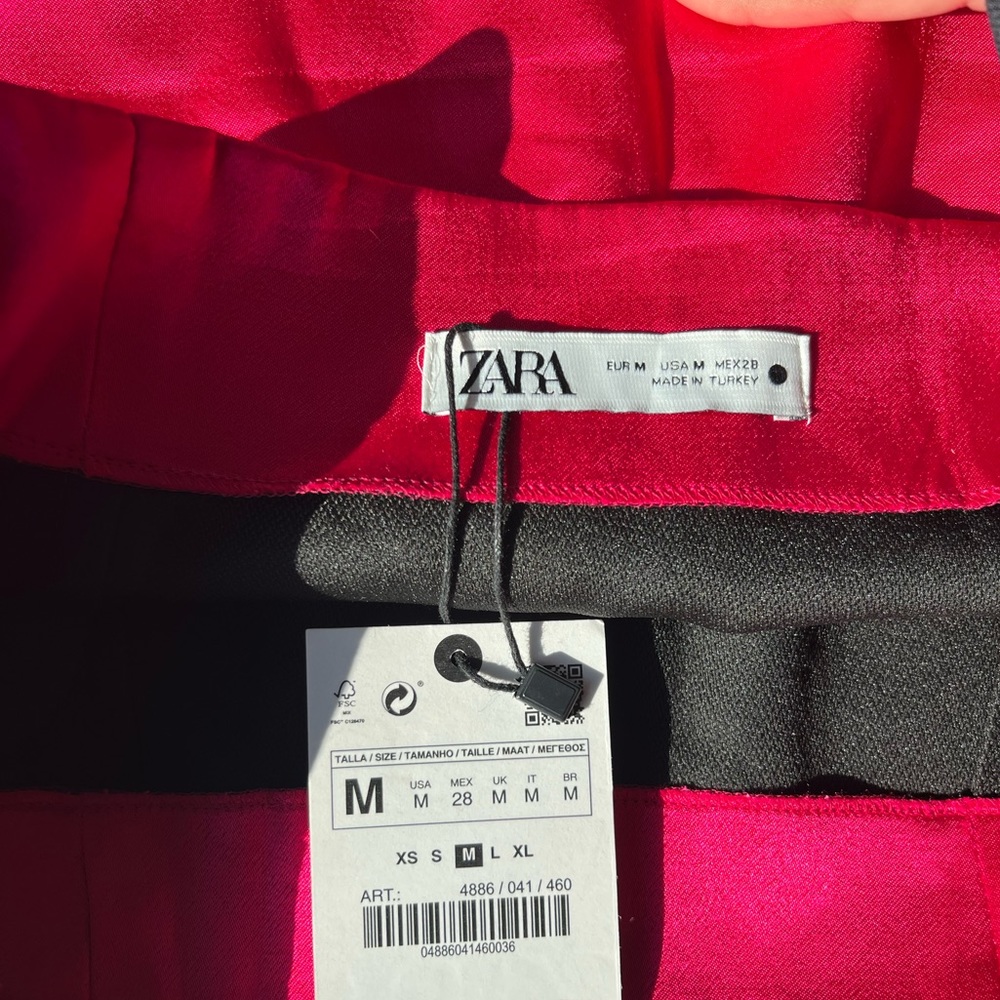 Fuscia silk skirt! Perfect to dress it up with a black top for a night out